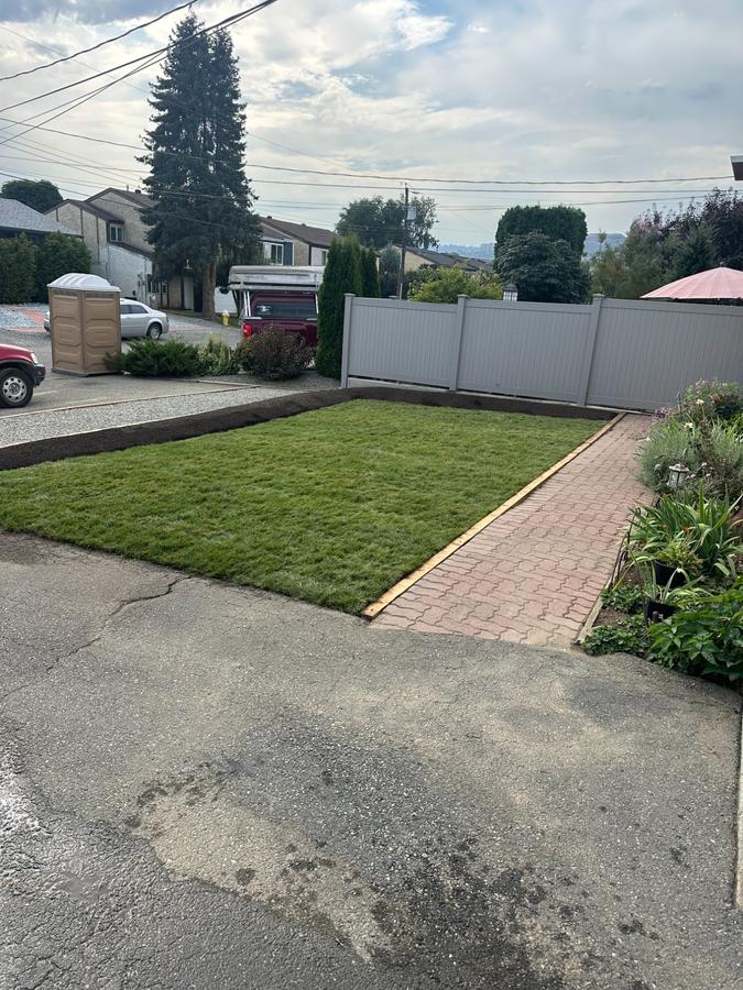 Curved garden bed design